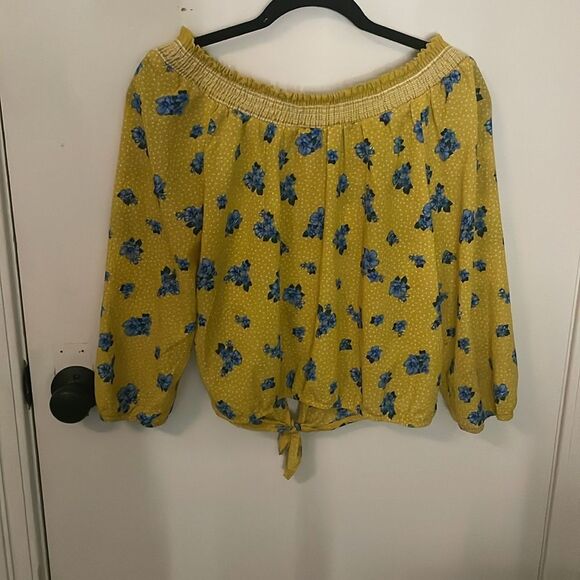 No Boundaries Yellow Floral Blouse - Picture 3 of 3